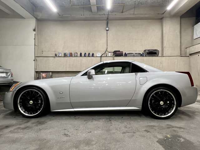 2005 Cadillac XLR – thumbnail 3