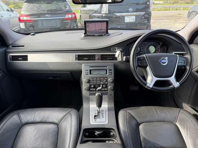2010 Volvo V70 – thumbnail 4