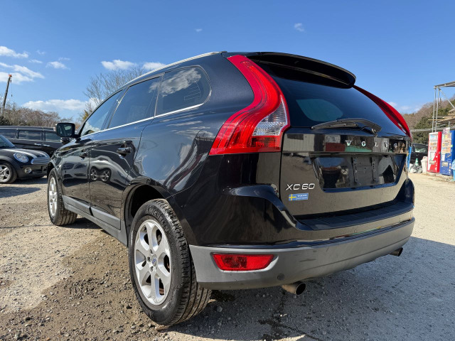 2011 Volvo XC60 – thumbnail 4
