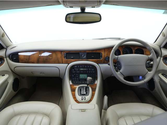 2002 Jaguar XJ – thumbnail 3