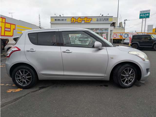 2011 Suzuki Swift – thumbnail 3