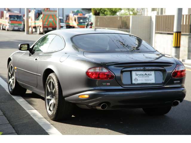 2003 Jaguar XK Series Coupe – thumbnail 3