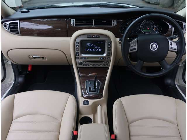 2010 Jaguar X-Type – thumbnail 3