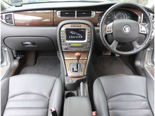 2009 Jaguar X-Type – thumbnail 3