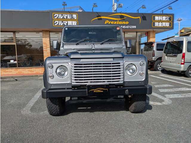 2004 Land Rover Defender – thumbnail 2