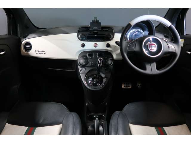 2011 Fiat 500 – thumbnail 3
