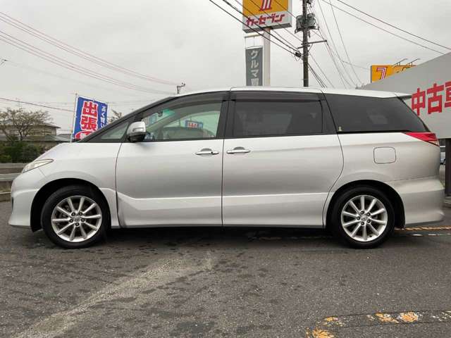2010 Toyota Estima – thumbnail 4
