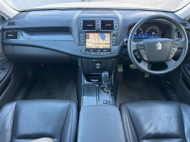 2008 Toyota Crown Hybrid – thumbnail 2