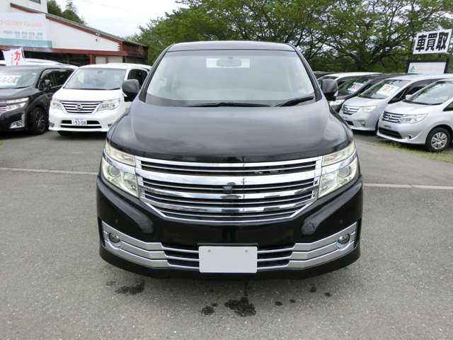2011 Nissan Elgrand – thumbnail 2