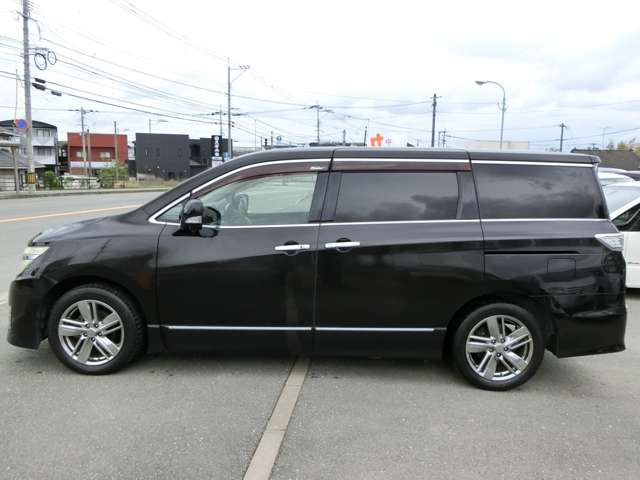2011 Nissan Elgrand – thumbnail 4