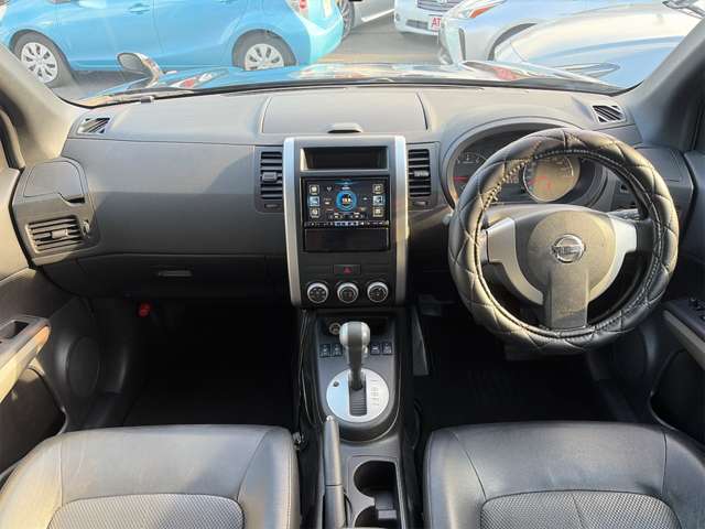 2011 Nissan X-Trail – thumbnail 2