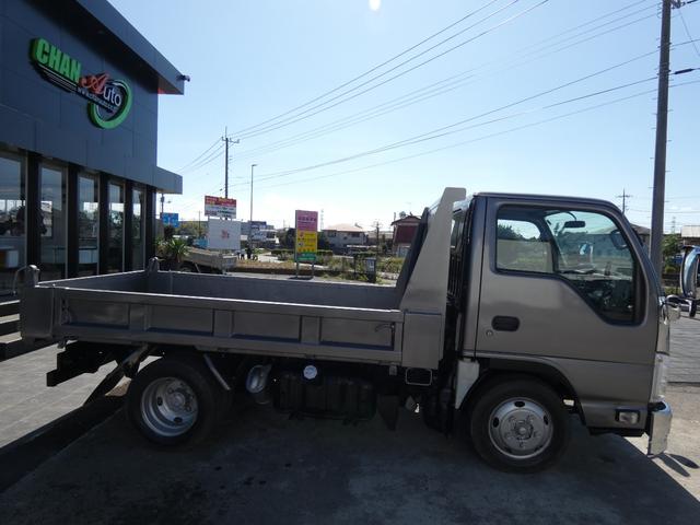 2011 Isuzu Elf – thumbnail 4