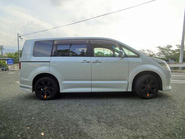 2011 Mitsubishi Delica D:5 – thumbnail 4