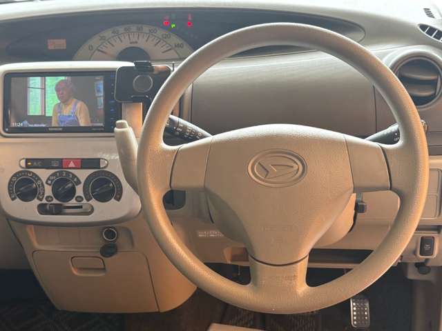 2010 Daihatsu Tanto – thumbnail 2