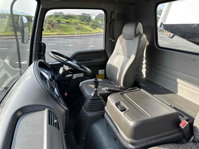 2004 Isuzu Forward – thumbnail 3