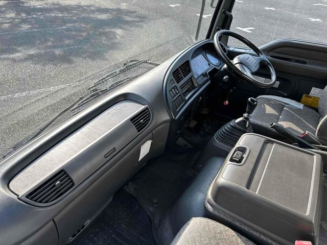 2004 Isuzu Forward – thumbnail 4