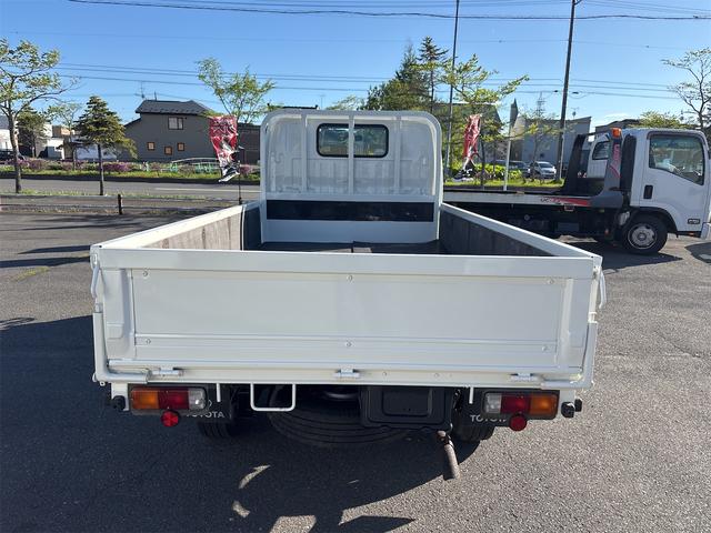 2011 Toyota Dyna – thumbnail 4