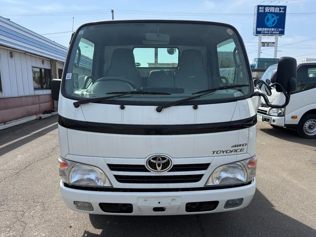2010 Toyota Dyna – thumbnail 3