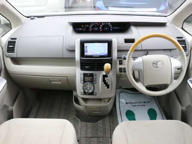 2008 Toyota Noah – thumbnail 4