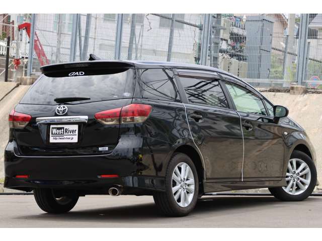 2009 Toyota Wish – thumbnail 3