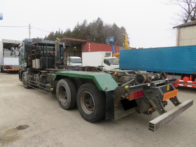 2010 UD Trucks Quon – thumbnail 4