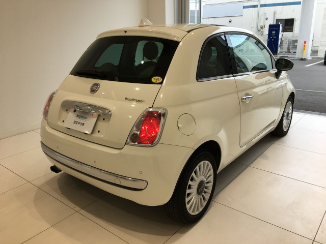 2011 Fiat 500 – thumbnail 2