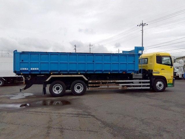 2009 UD Trucks Quon – thumbnail 4
