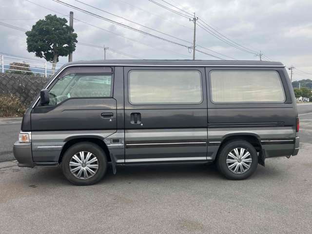 1997 Nissan Caravan Coach – thumbnail 2