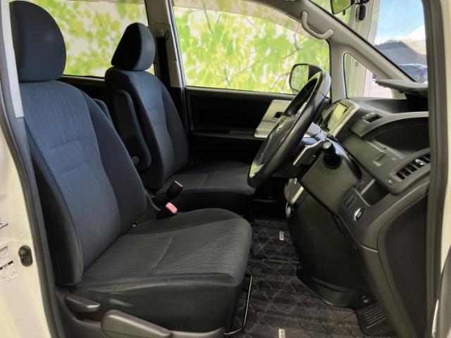 2011 Toyota Noah – thumbnail 2