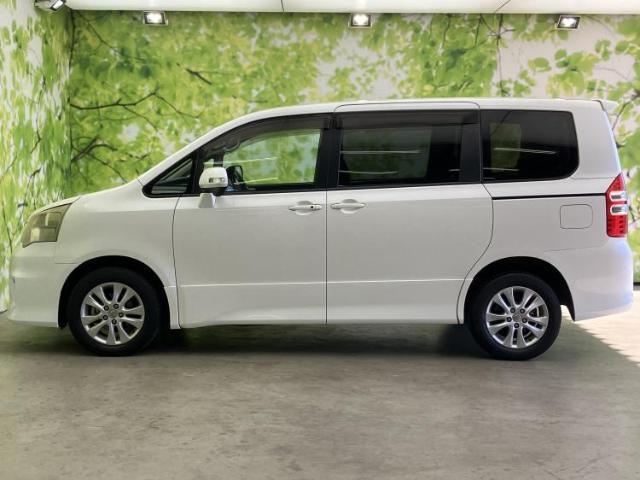 2011 Toyota Noah – thumbnail 4