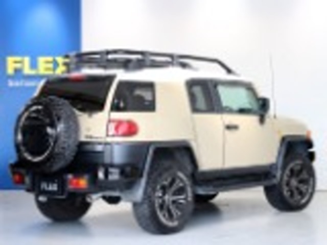 2011 Toyota FJ Cruiser – thumbnail 2
