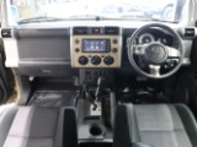 2011 Toyota FJ Cruiser – thumbnail 3