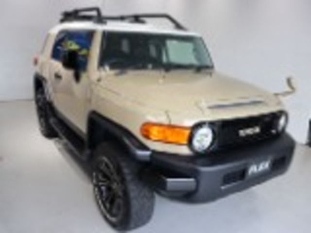 2011 Toyota FJ Cruiser – thumbnail 4
