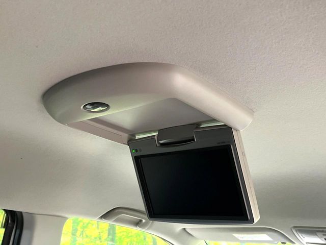 2011 Toyota Noah – thumbnail 4
