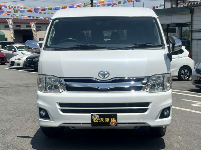 2011 Toyota Hiace – thumbnail 2