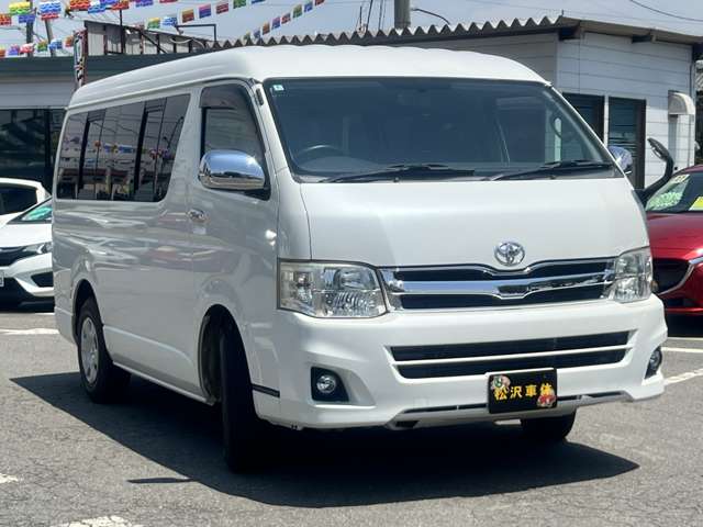 2011 Toyota Hiace – thumbnail 3