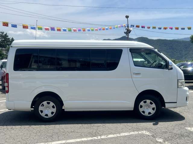 2011 Toyota Hiace – thumbnail 4