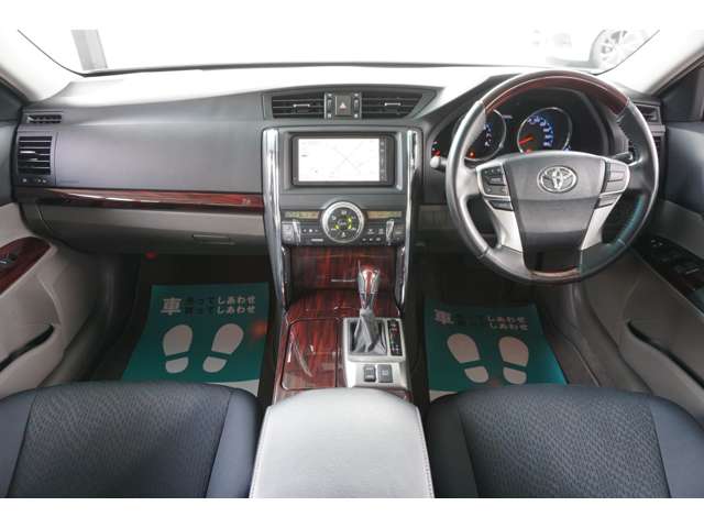 2011 Toyota Mark X – thumbnail 4