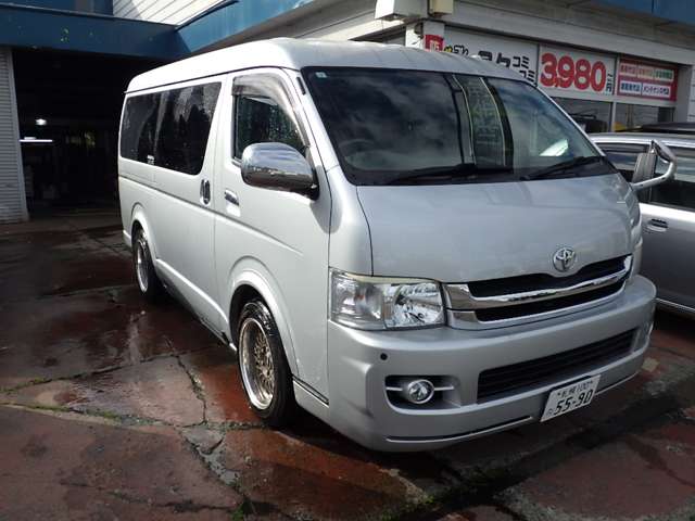 2009 Toyota Hiace – thumbnail 4