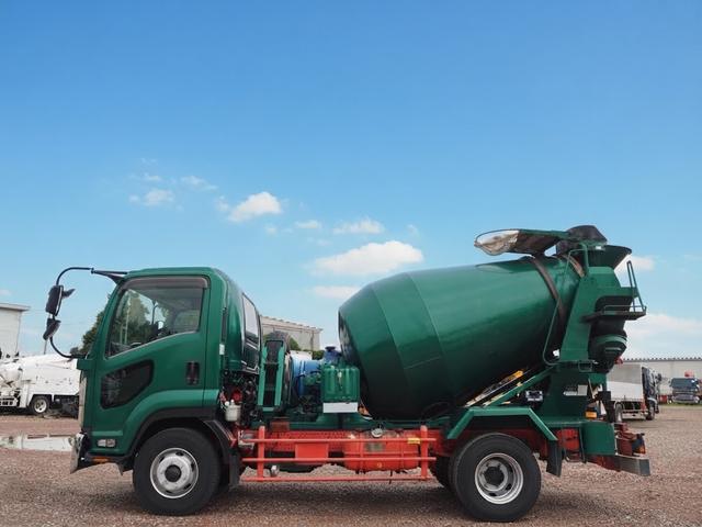 2010 Isuzu Forward – thumbnail 3