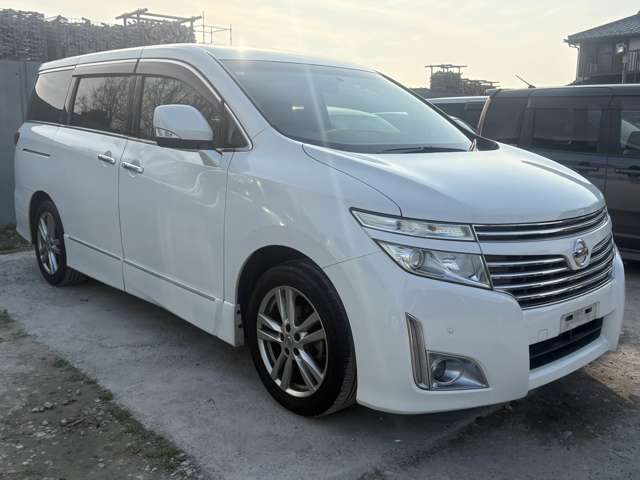 2011 Nissan Elgrand – thumbnail 2