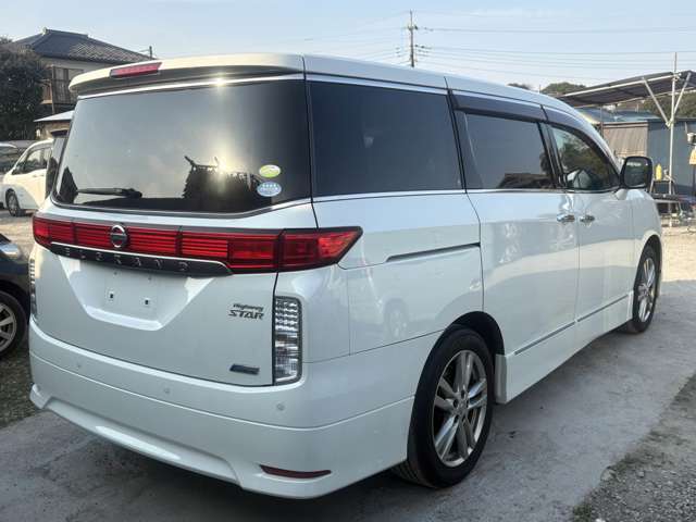 2011 Nissan Elgrand – thumbnail 3