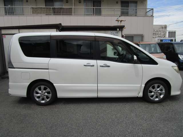 2011 Nissan Serena – thumbnail 4