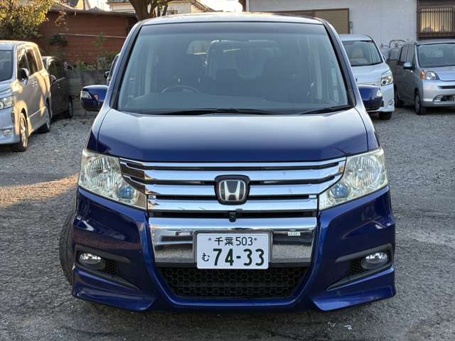 2010 Honda Stepwgn – thumbnail 2