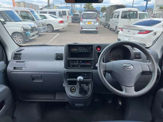 2011 Daihatsu Hijet Cargo – thumbnail 3