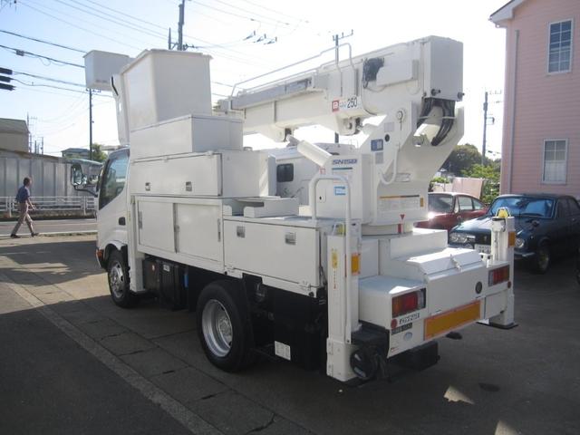 2009 Toyota Dyna – thumbnail 3