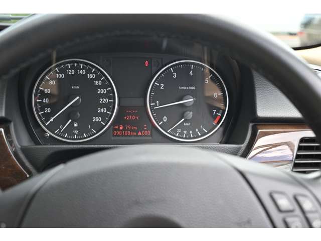 2010 BMW 3 Series – thumbnail 3