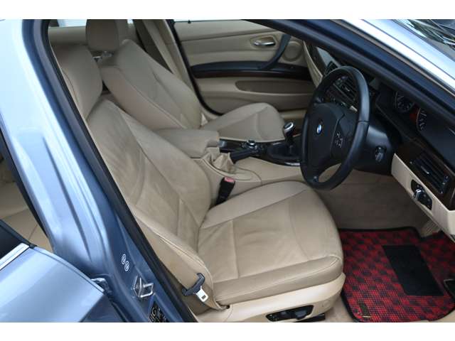 2010 BMW 3 Series – thumbnail 4