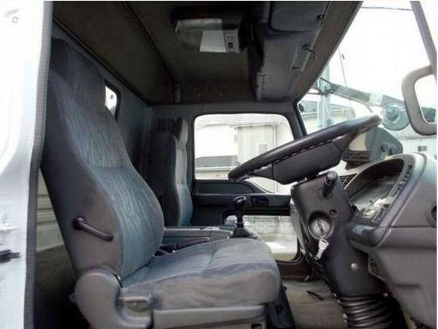 2005 Isuzu Forward – thumbnail 2