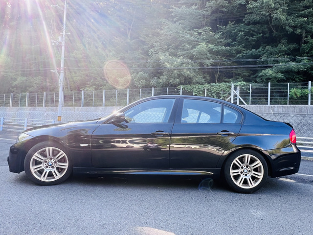 2011 BMW 3 Series – thumbnail 4